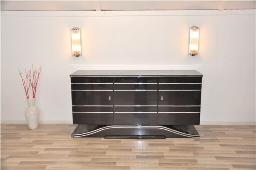 britisches Art Deco Sideboard, viel Stauraum, tolle Chromlinien, wundervoll geformter Fuß, sauberes Innenleben