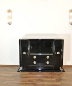 Art Deco Klavierlack Sideboard mit einer tollen Form, große Chromgriffe, 10 Schichten Klavierlack, toller Fuß, Frankreich 1938