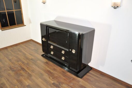 Art Deco Klavierlack Sideboard mit einer tollen Form, große Chromgriffe, 10 Schichten Klavierlack, toller Fuß, Frankreich 1938