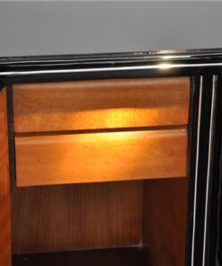 Hochglanz Art Deco Sideboard, Klavierlack, Chromlinien, runde Form, sauberes Innenleben