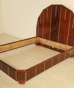 Art Deco Bett, Palisanderholz, breite Vierkantfüße, signiert Majorelle, konisch zulaufend, polygonales Kopfende, abgewinkelte Ecken