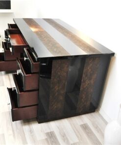 Art Deco Schreibtisch, hochglanzschwarzer Klavierlack, Lederapplikationen in Schlangenoptik, 9 Schubladen