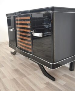 Art Deco Sideboard, gestreiftes Nußbaumfurnier, Klavierlack, wundervoller Fuß, Eyecatcher