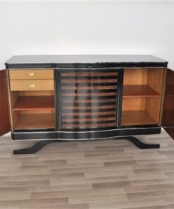 Art Deco Sideboard, gestreiftes Nußbaumfurnier, Klavierlack, wundervoller Fuß, Eyecatcher