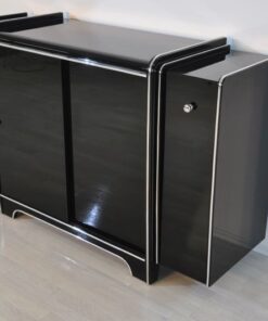 Art Deco Sideboard, hochglanzschwarzer Klavierlack, feine Chromlinien und Chromgriffe, Glas-Schiebetür