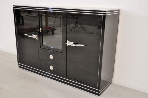 Art Deco Sideboard hochwertiger Klavierlack Hochglanzoberfläche gradliniges Design feine Chromelemente große Vitrinenfach