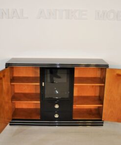 Art Deco Sideboard hochwertiger Klavierlack Hochglanzoberfläche gradliniges Design feine Chromelemente große Vitrinenfach