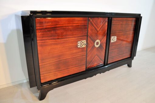 art_deco_sideboard_mit_makassarfurnier_und_messingornamenten_1