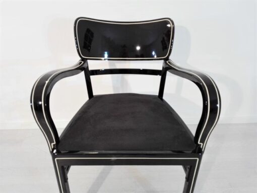 Schwarzer Art Deco Stuhl, Chromleisten, Verzierungen, elegant, Design, Moebel, Sitzmoebel, Innendesign, Raumaustattung, Crom