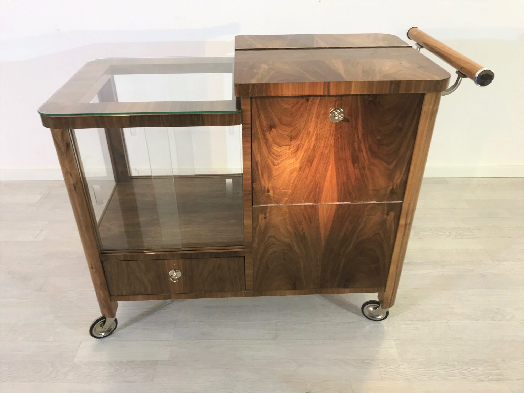 Art Deco Barwagen Walnussholz Hochglanz Original Antike Mobel