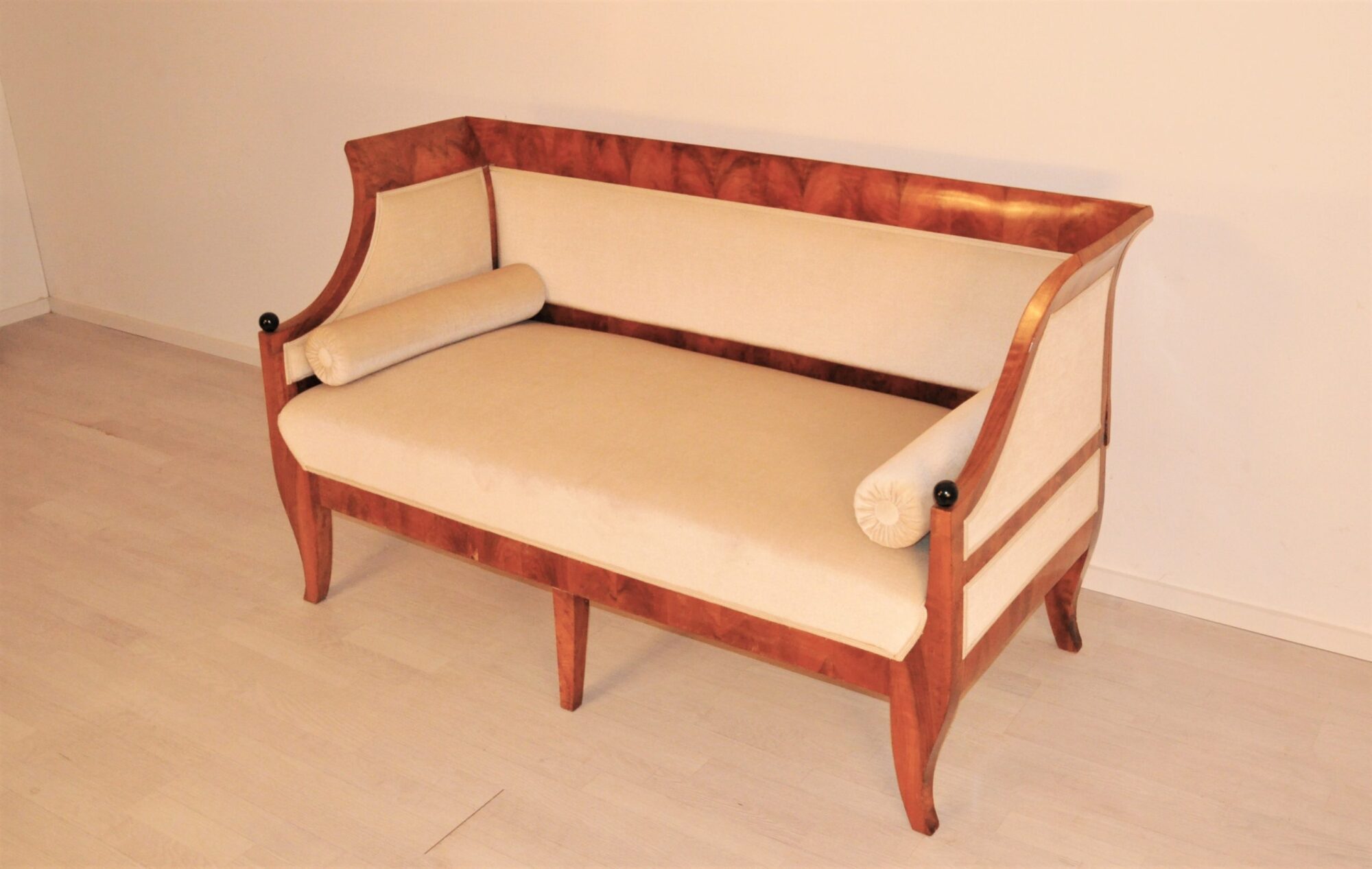 Antikes Biedermeier Sofa aus dem 19. Jahrhundert