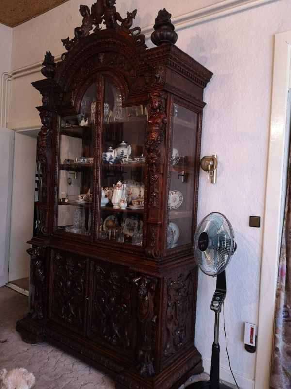Renaissance Schrank aus dem 18. Jahrhundert Original