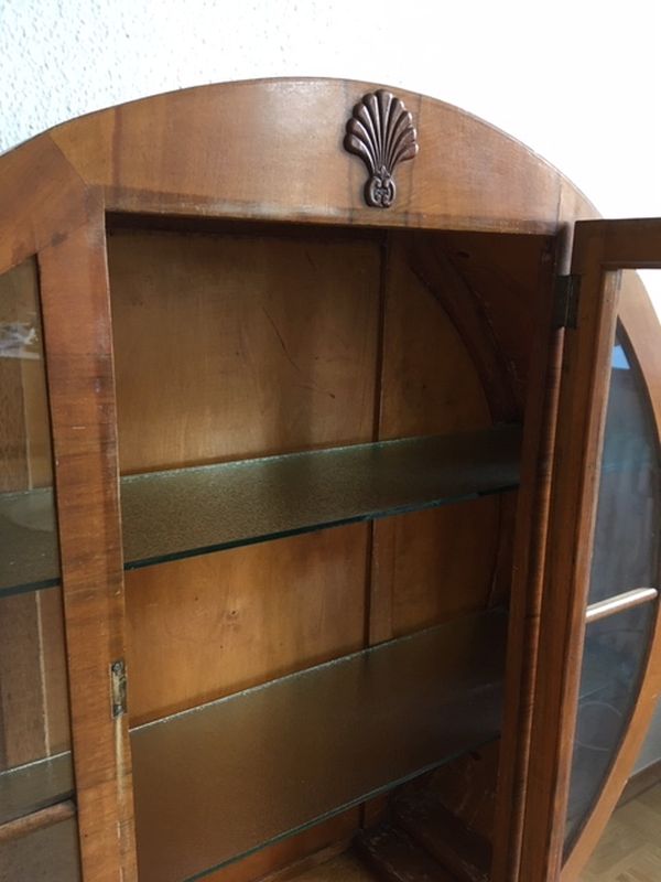 Runde Art Deco Vitrine aus Nussbaumholz - Original Antike Möbel