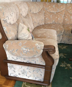 Do you prefer classic/antique furniture? Then take a look at this large corner sofa. It enchants with its beautiful floral pattern. The sofa comes with a matching armchair and footstool.