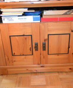 Kleiner Geschirrschrank
