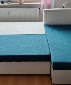 Ecksofa in farblichen Petrol Bezug.