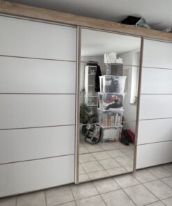 Kleiderschrank