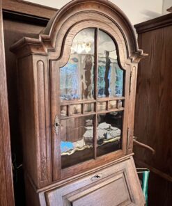 Vitrine in edler Eiche