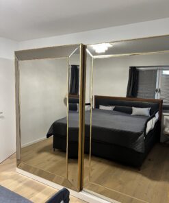 Kleiderschrank