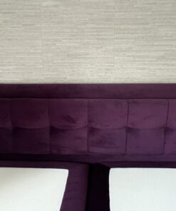 Modernes Boxspringbett in elegantem lila (Aubergine)
